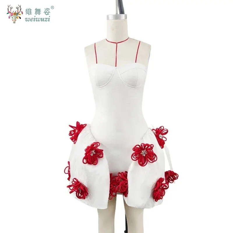 ヘップバーンスタイルのストラップレス、バックレス、伸縮性のあるフォーマルなイブニングドレス、ユニークな立体的な花柄のタイトでふわふわしたスカート付き