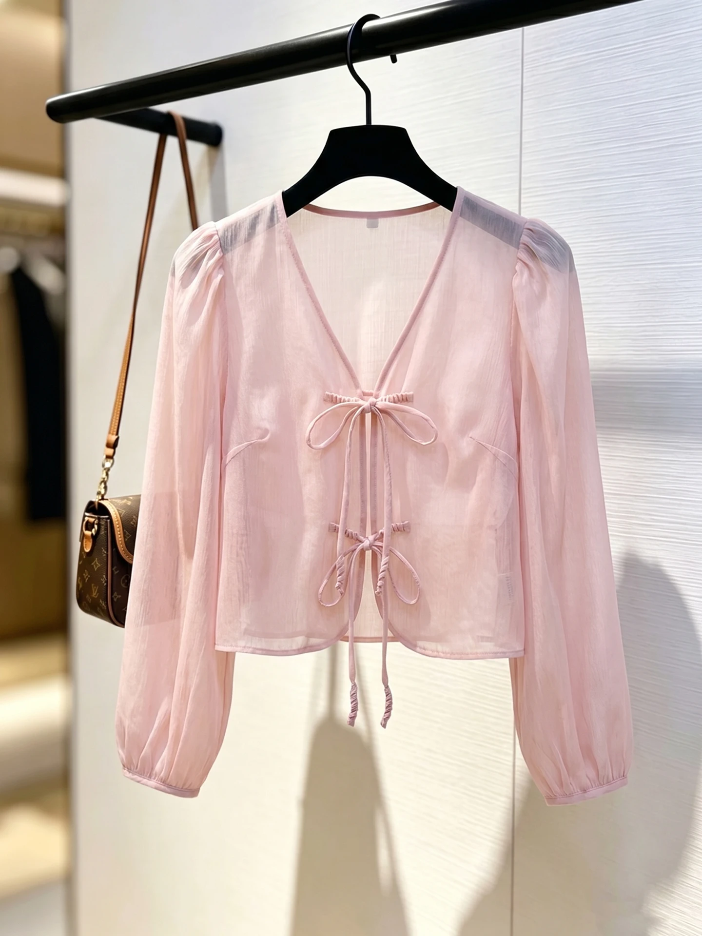 

Summer 2026 Women's Casual Long Sleeve V-Neck Shirt Fashionable Gentle Style Sun Protection Loose Fit Commute Wind Regular Le...