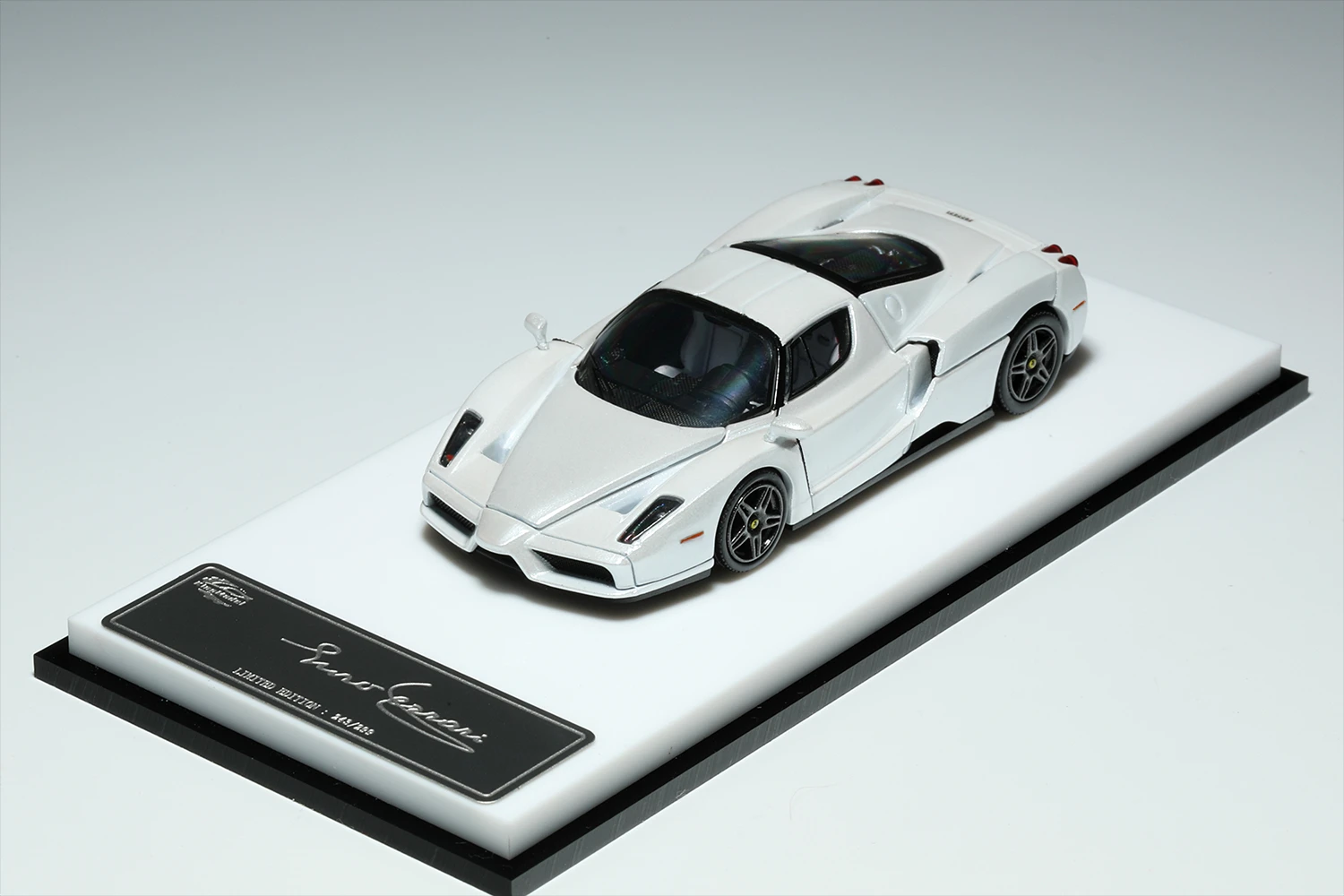 **Pre-order **Kingmodel 1:64 ENZO Metallic white Diecast Model Car