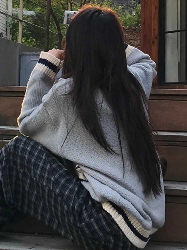 Chic Autunno Inverno Vintage College Sle V Ne Lettera Ricamo Vestibilità ampia Maglione lavorato a maglia lungo Sve per donna Dolce Sle