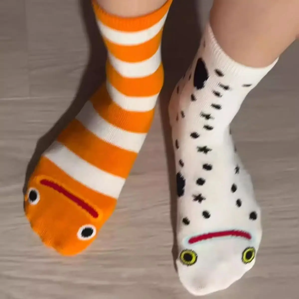 1/3 Doppel Garten Aal Gedruckt Männer Frauen Mittlere Socken Modische Niedlichen Cartoon Streifen Weiche Bequeme Vier Jahreszeiten Casual Socken – Detail 2