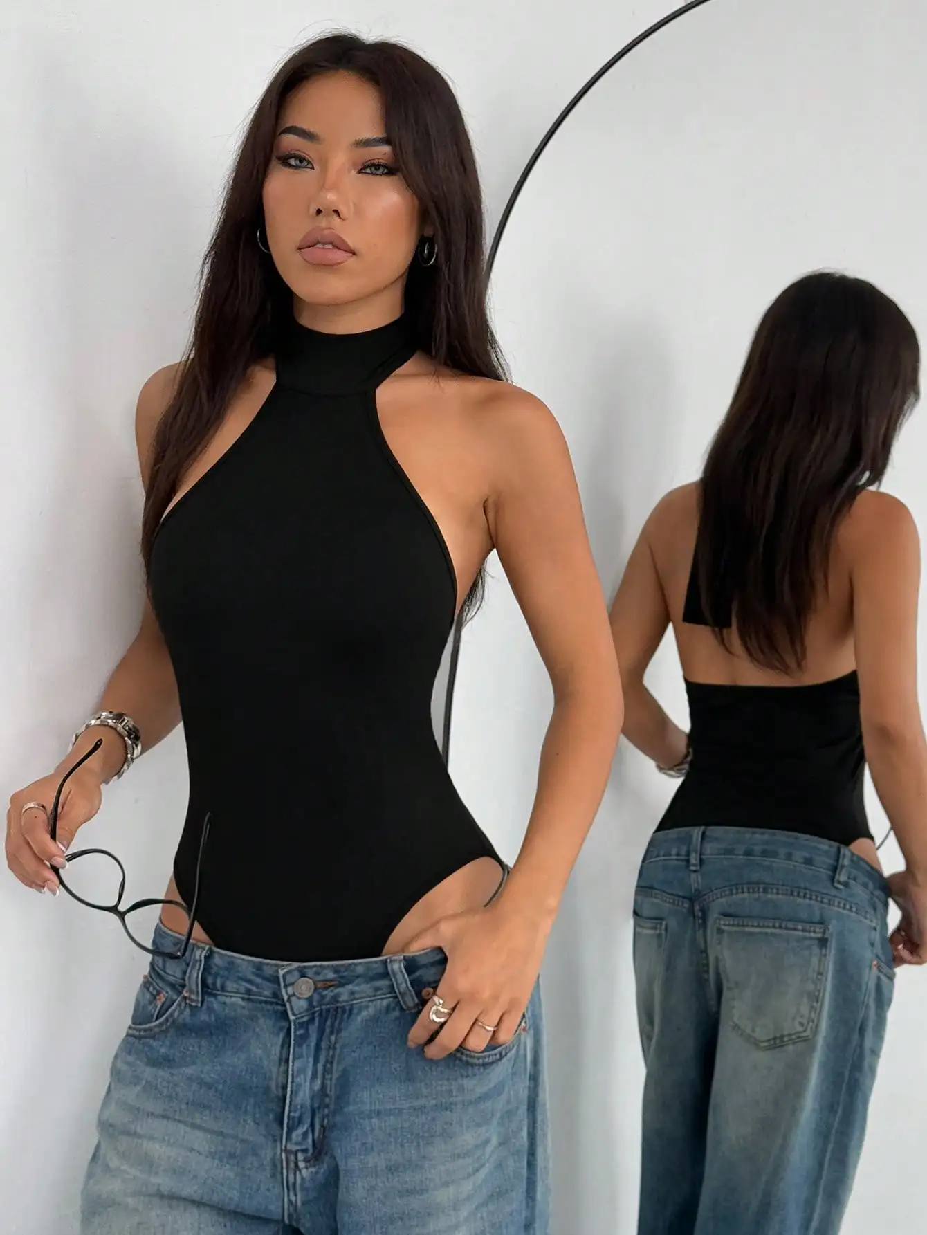 

Черное боди с высоким воротником и вырезами на спине, из эластичной мягкой ткани, минималистичный повседневный стиль