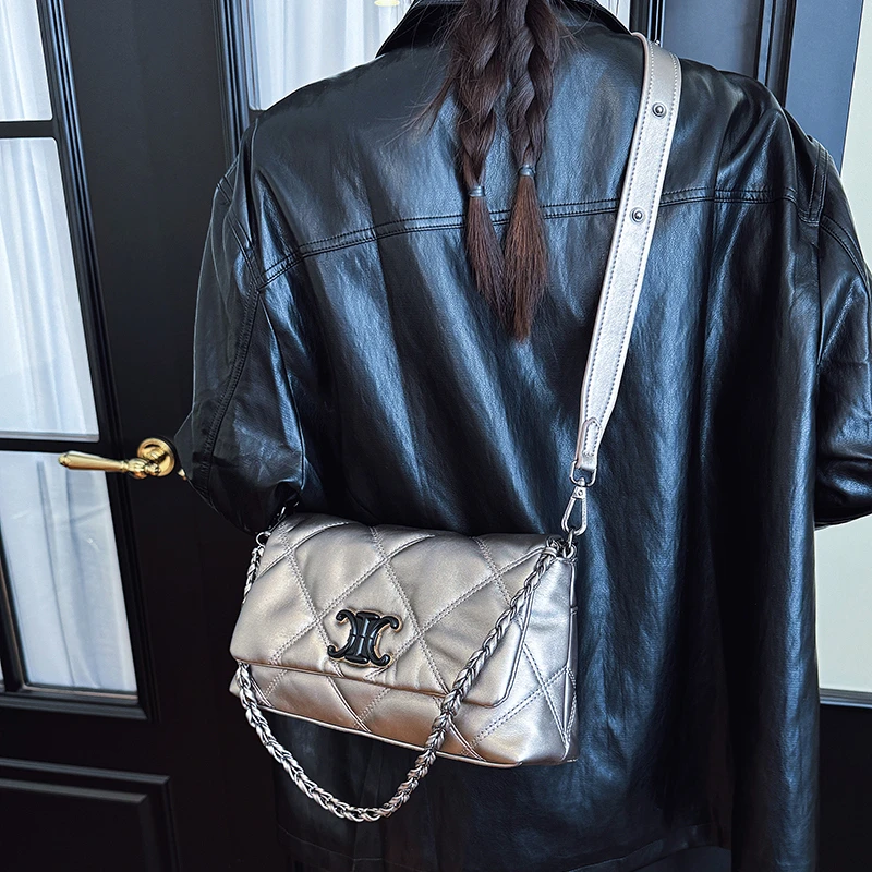 

Ladies Fashion Retro Shoulder Bag High-quality Texture Trendy Design Exquisite Feel for Work Commute Carry