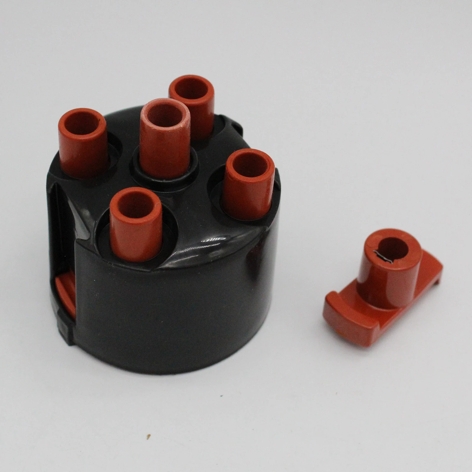 

Высоконадежный распределительный колпачок с ротором, простая установка, универсальное применение для автомобильных двигателей