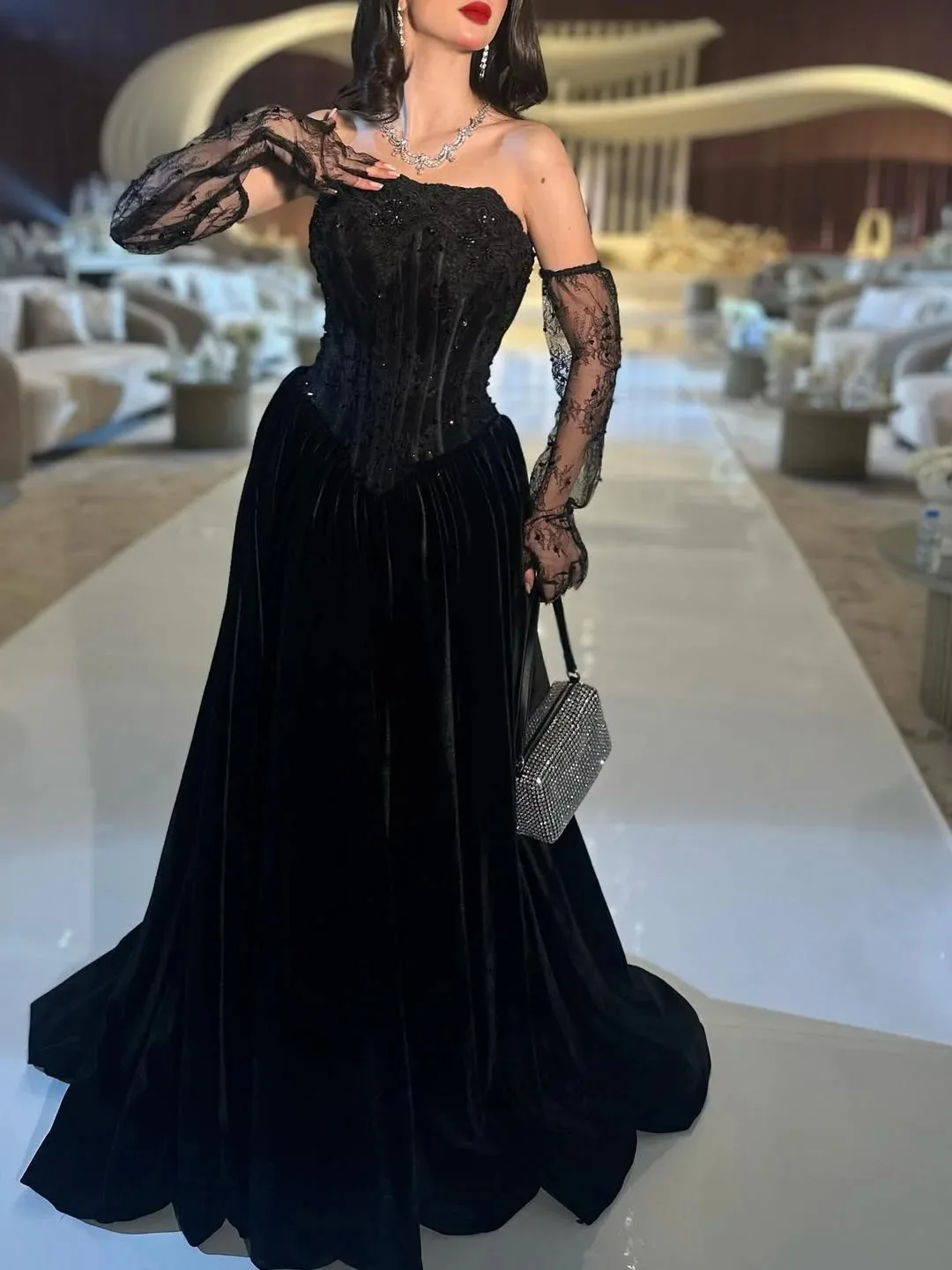 

Enchant Customized Saudi Black Long Sleeves Prom Dresses Strapless Pleated Lace Beadings Party Gowns Floor Length Evening Dress