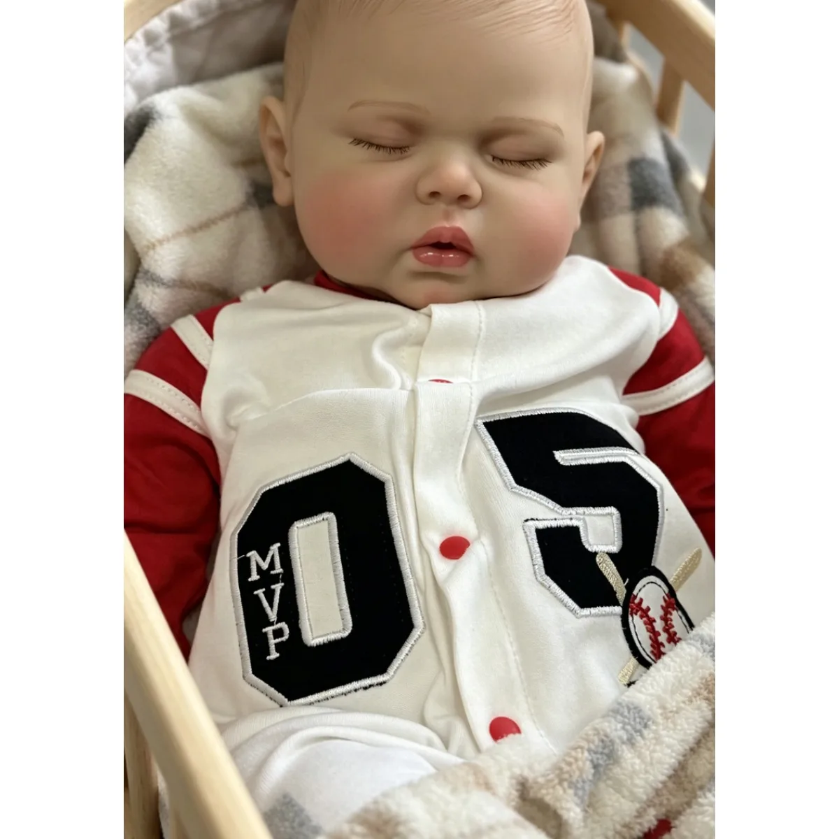 poupee-reborn-pickle-de-60-cm-realiste-avec-peau-3d-peinte-a-la-main-et-veines-bleues-visibles-corps-doux-et-calin-pour-reconforter-et-embrasser