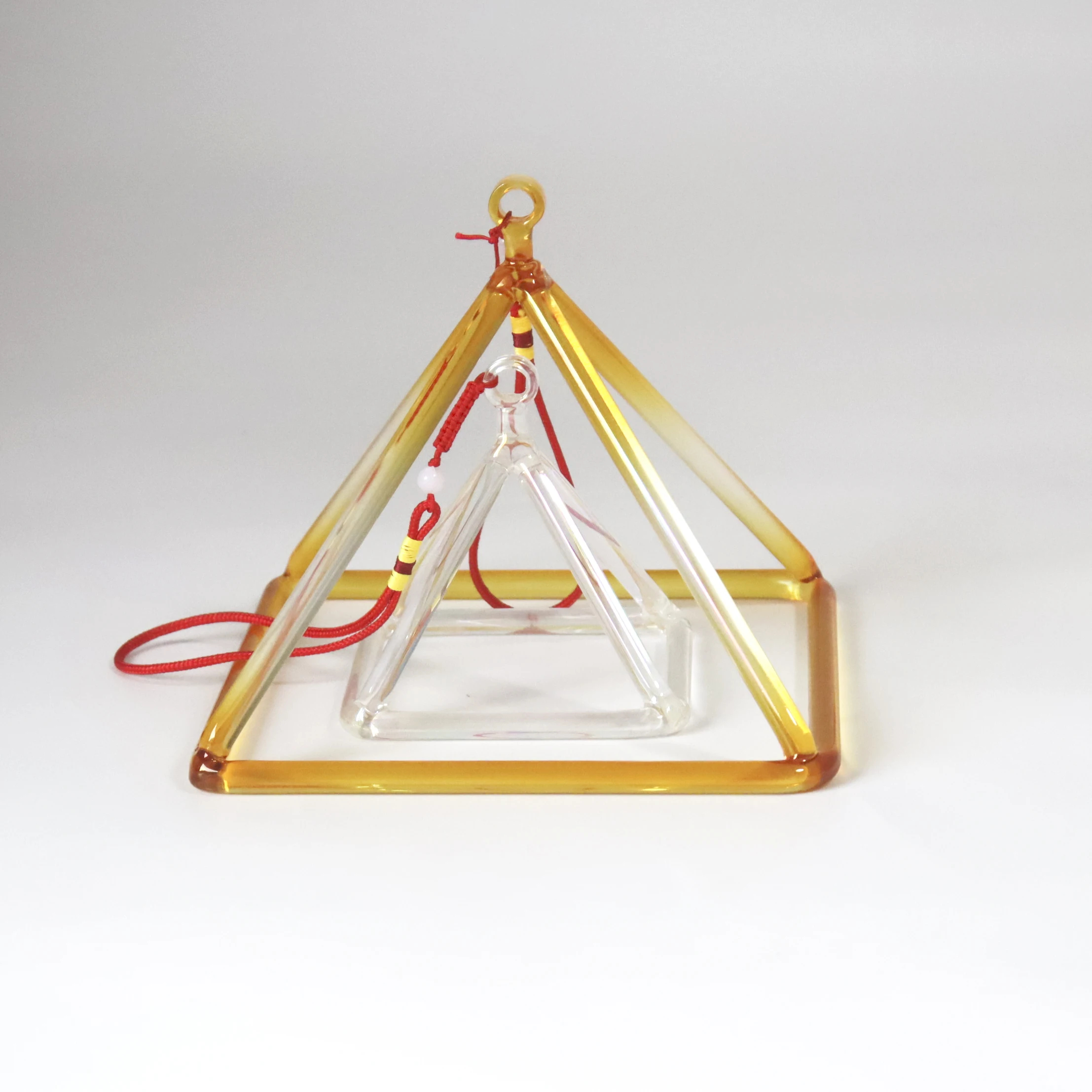 

Пирамида из цветного радужного кварца ZHQH 7 дюймов для звукотерапии и медитации с бесплатным молоточком, 432 Гц/440 Гц