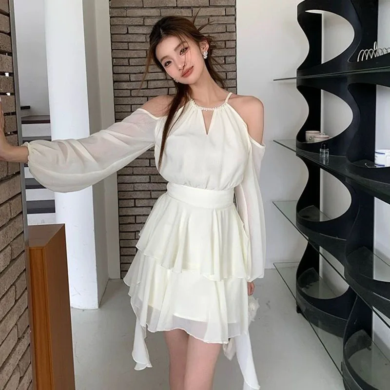 Raffiniertes Mini-Kleid für Damen, elegantes beiges Kleid mit langen Ärmeln, Tüll, Rüschen, kurzes Kleid, weibliche Mode, romantische Urlaubskleider
