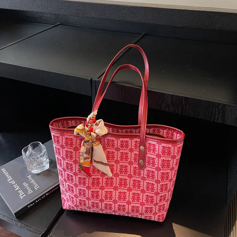 

Luxury Leather Handbag For Ladies Featuring Elegant Shoulder Strap Popular Design From Famous Brand