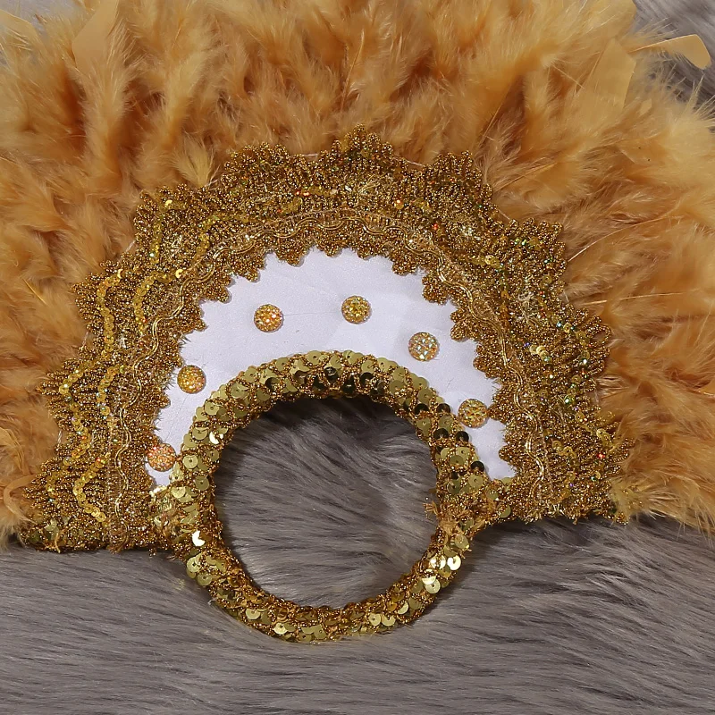 An elegant feather fan, creative wedding fan - the perfect choice for dance gear, exhibition and photography props