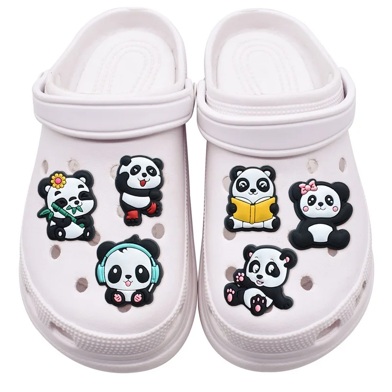 Sepatu PVC hewan Panda kartun bambu jimat sandal gesper dekorasi sepatu taman kancing Aksesori hadiah anak-anak