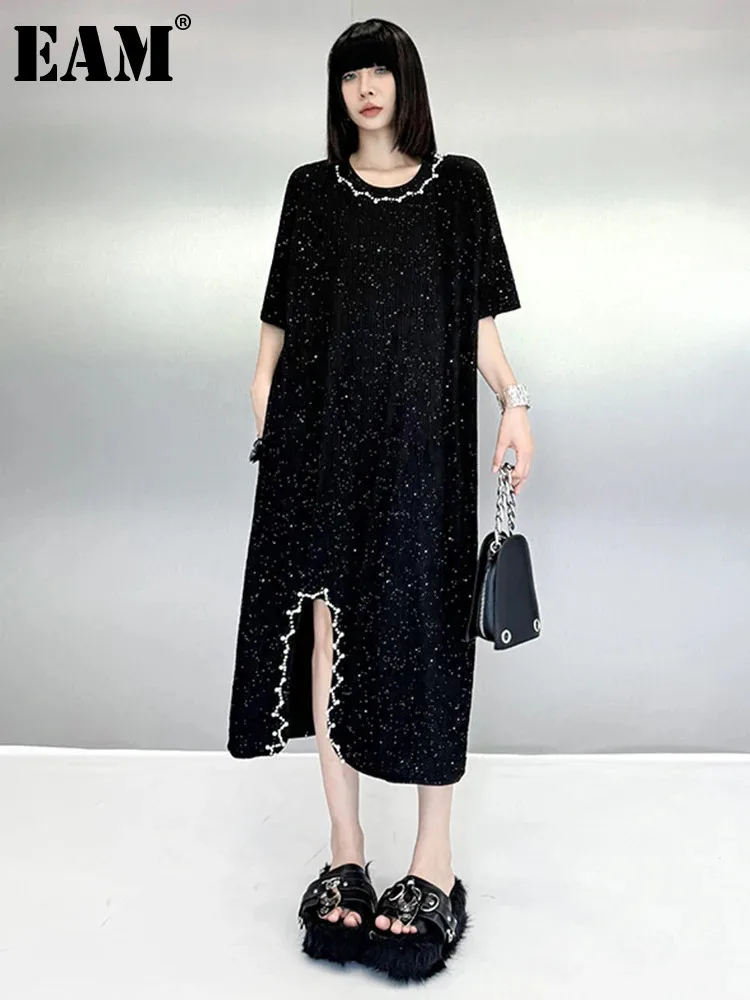 

[EAM] Women Black Rhinestones Hem Slit Big Size Casaul Dress New Round Neck Short Sleeve Fashion Tide Spring Summer 2024 1DH6103