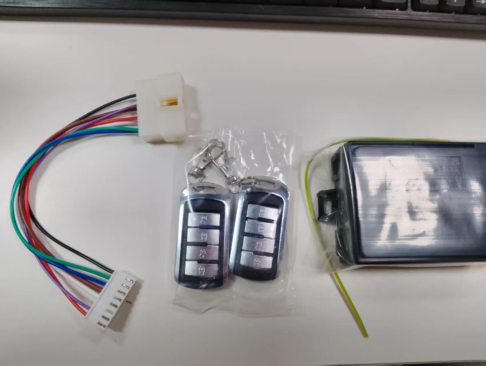バスドアリモコン-12v-24v-ユニバーサルリモコン-ドアロックリモコンは、バスやコーチのシングルドアに適しています。