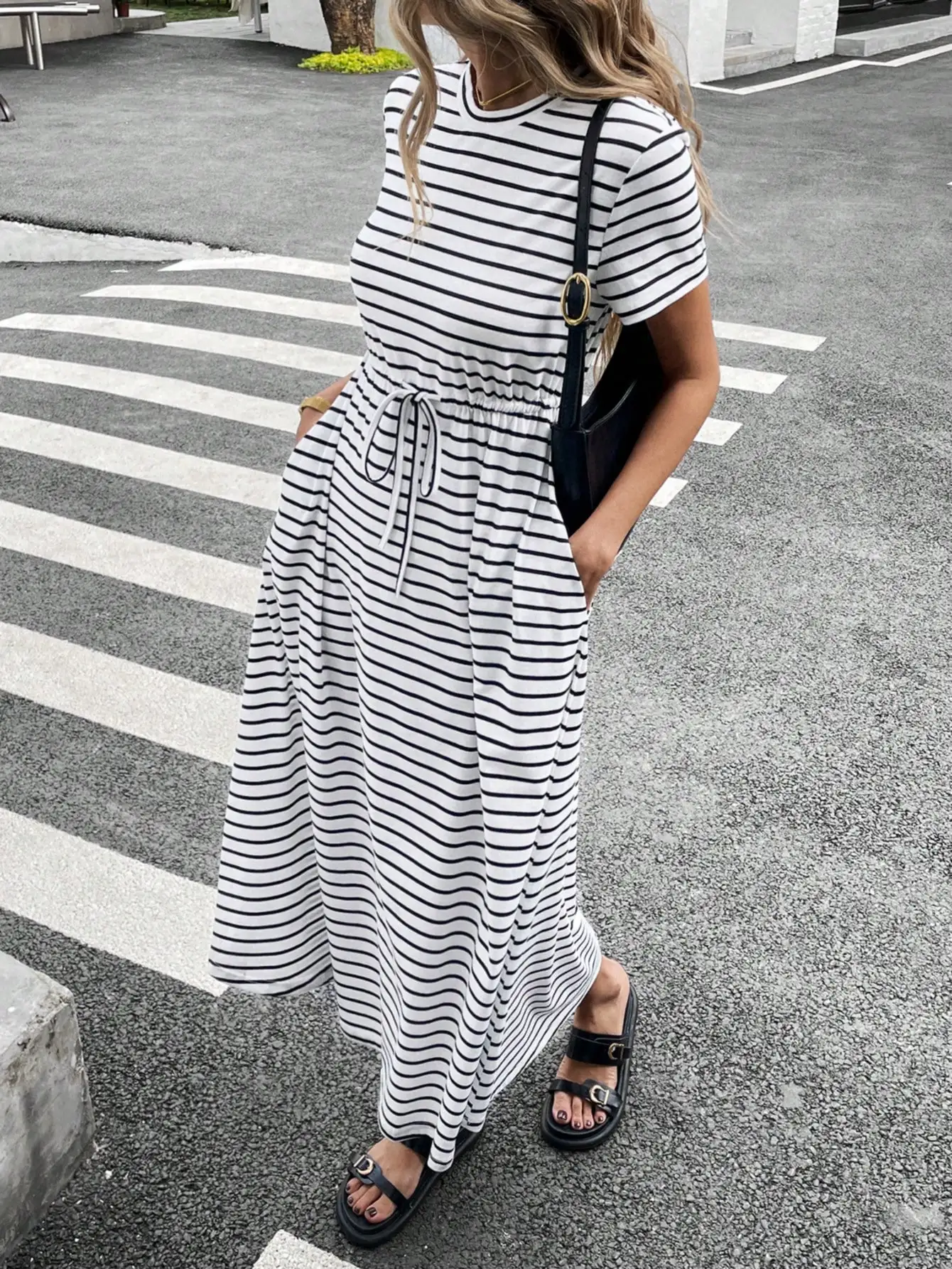 

Women's Striped Round Neck Short Sleeve Drawstring Waist Pocket Midi Dress