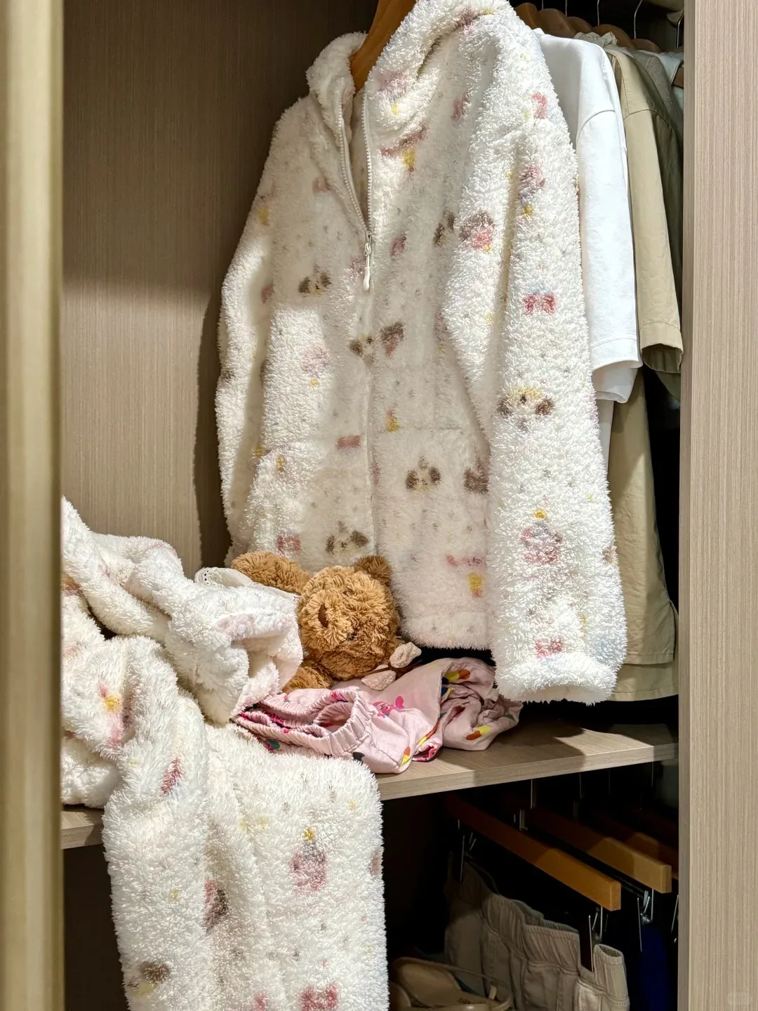 Women's Coral Fleece Pajamas Thickened Lamb Velvet Simulation Winter Warm Home Clothes Sleepwear Set Long Sleeve Long Pants