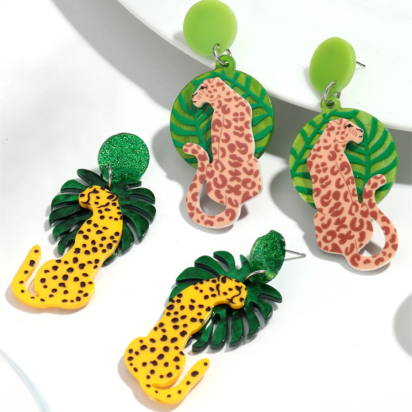 

New Cartoon Leopard Acrylic Print Drop Earrings for Women Funny Cheetah Turtle Leaf Animal Hanging Earring Party Jewelry Gifts