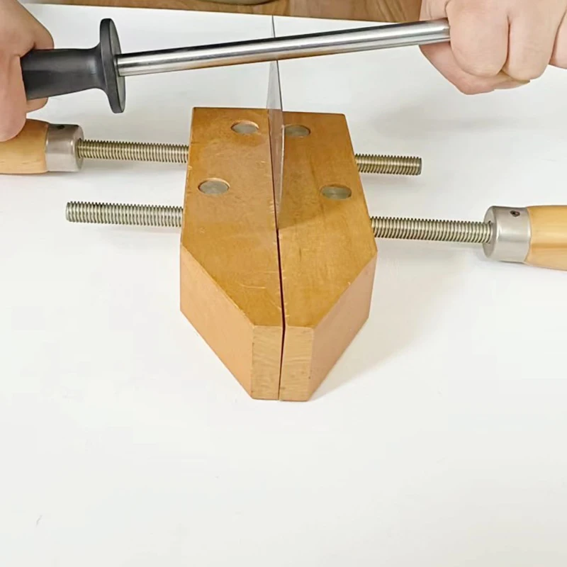 

7 скребковых полировальных машин с 6 группными скребками разных форм, 3 прямоугольниками, 1 наклоном и 1 изогнутой поверхностью.