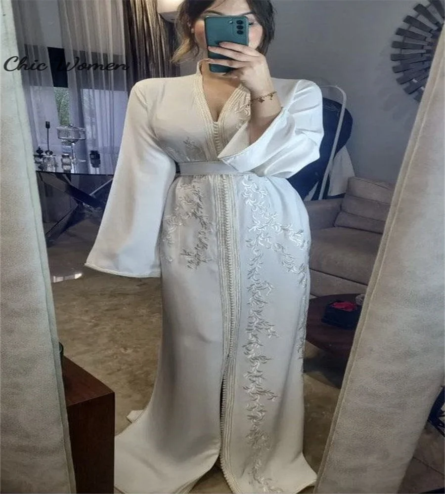 Elegant Moroccan Embroidery Evening Dress 2023 Luxe Abaya Caftan Dubai Prom Dress Long Sleeve V Neck Formal Occasion Party Gown