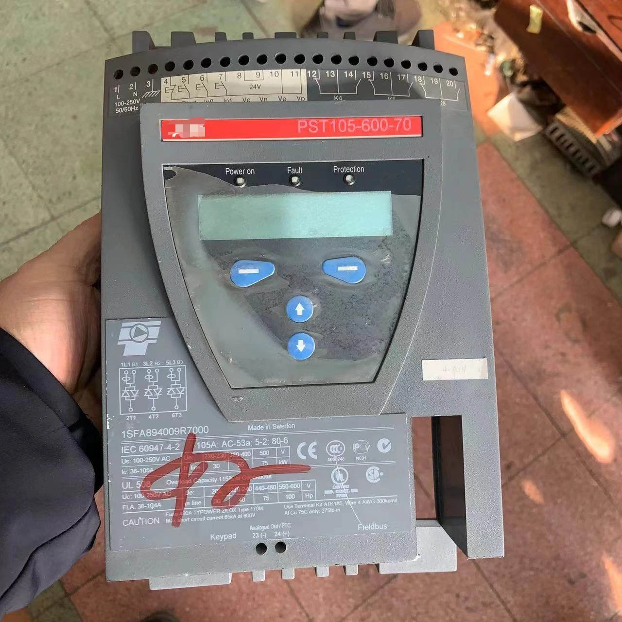 

Универсальная клавиатура-дисплей серии AB B Soft Start PST и PSTB для отладки, отображения состояния, управления и панели управления.