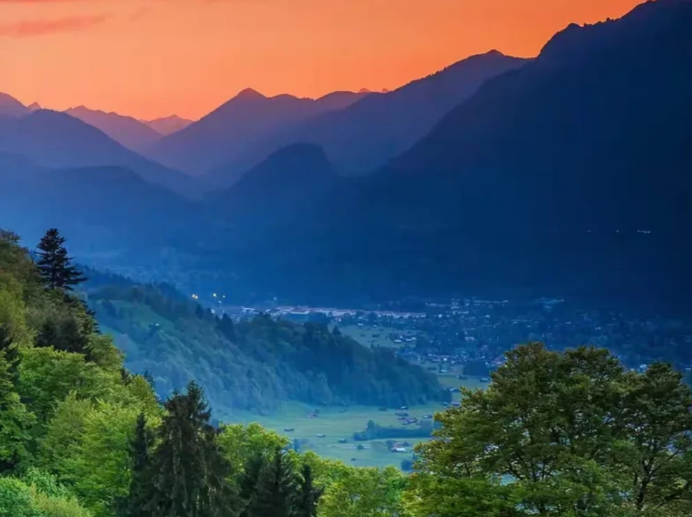 

9502E Радиоуправляемый грузовик для скалолазания в масштабе 1/16, высокоскоростной внедорожник 2,4G 4WD со светодиодной подсветкой, гусеничный автомобиль с дистанционным управлением 40 км/ч