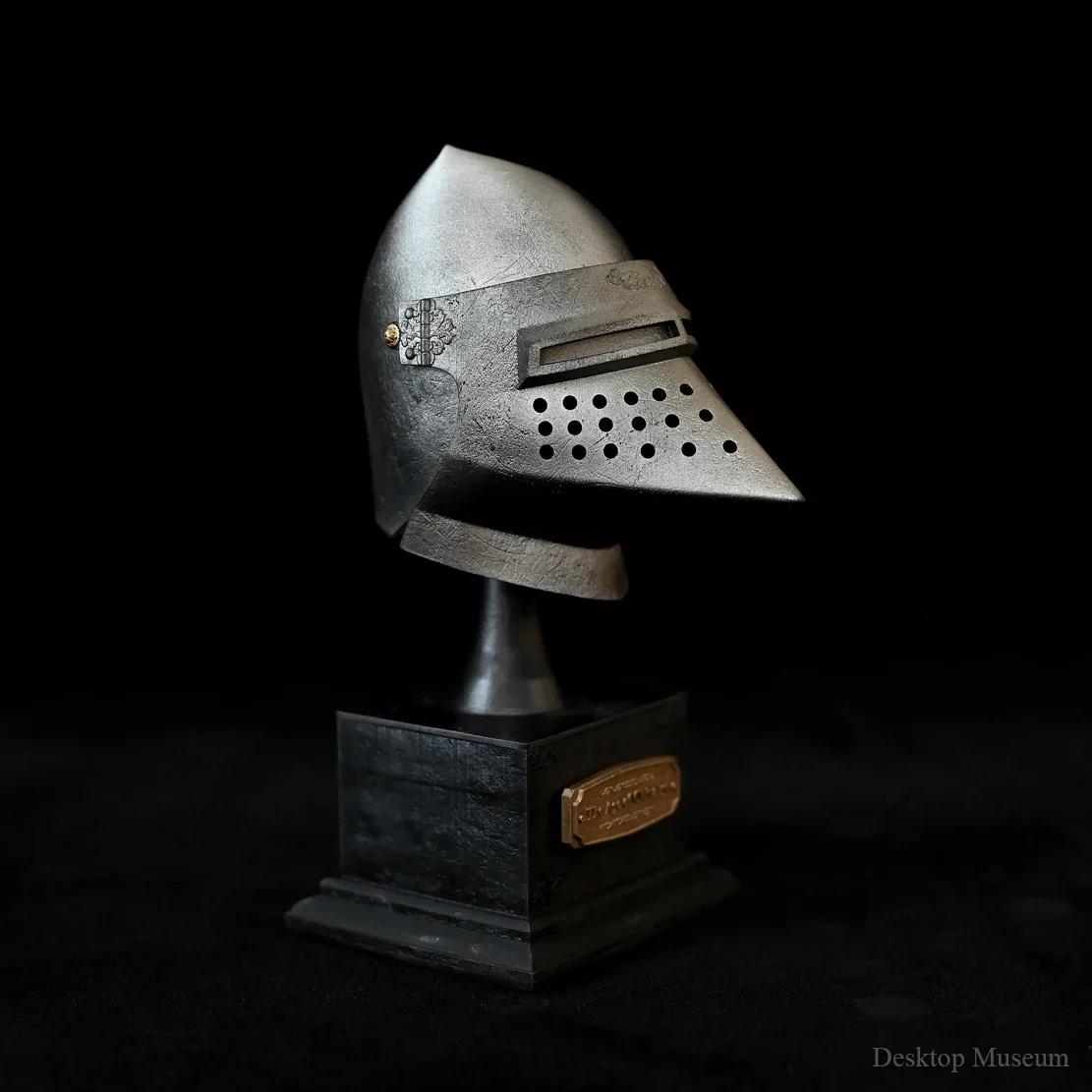 (ارتفاع كامل 135 ملم) خوذة الفارس الأوروبية المصنوعة من الراتنج المزخرف لسطح المكتب LTCP-394