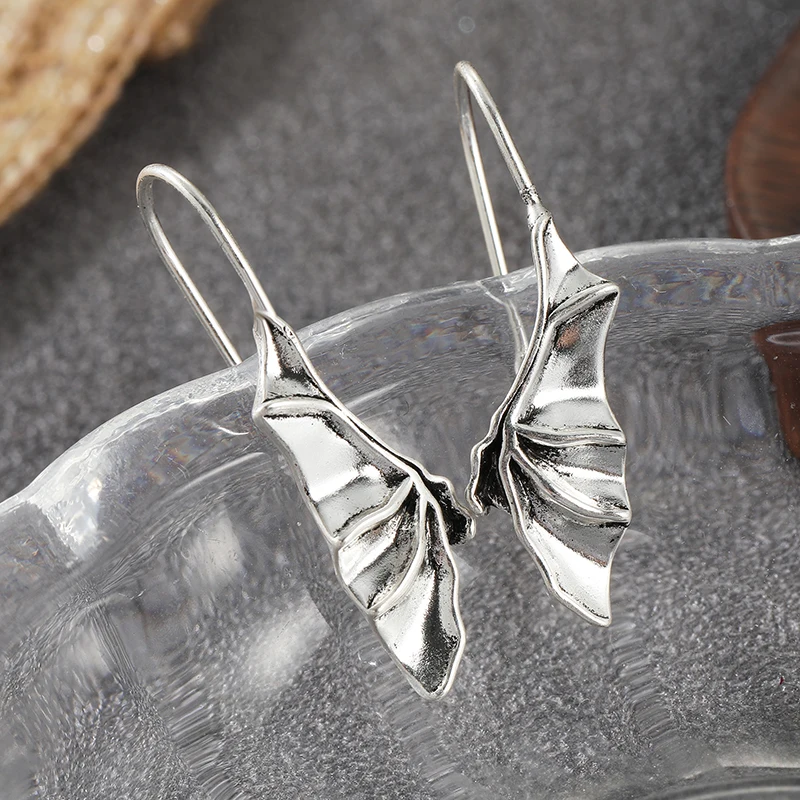 Classic Gothic Vampire Bat Win - Women'S Vampire Accessories 评论和价格