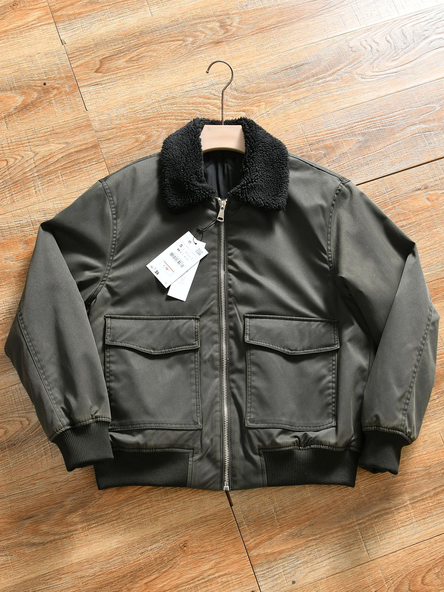 

Men's American Style Workwear Cotton Jacket Coat with Faux Fur Collar Autumn Winter Warm Casual Short Length Zipper Closure