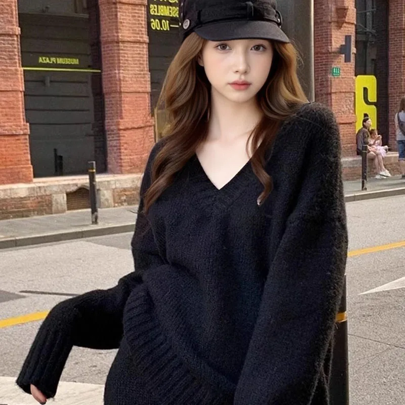 

Fashion temperament V-neck pullover knitted sweater + French style casual loose skirt ladies autumn and winter skirt
