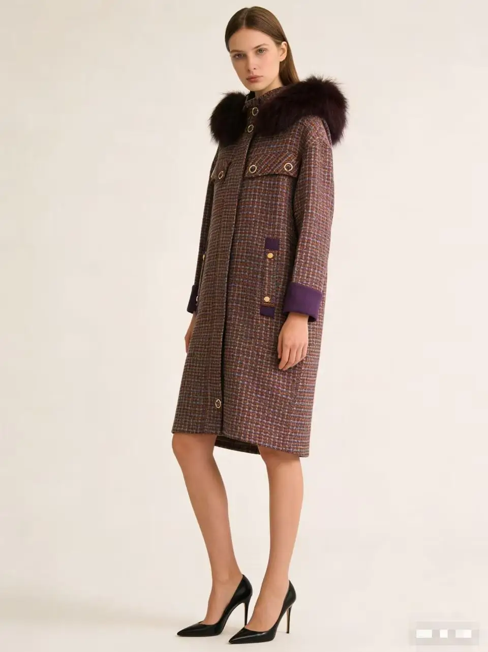 Зимнее клетчатое пальто 2025 года. Капюшон на меховой подкладке