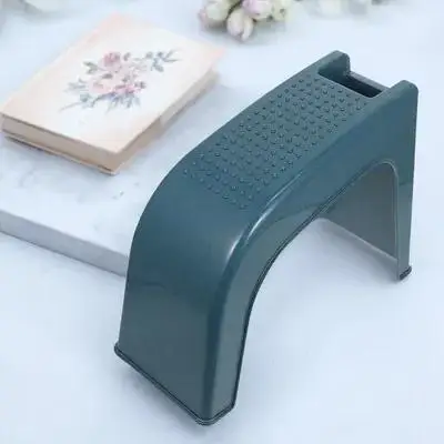 

Маленькая пластиковая подставка для педикюра с противоскользящей массажной поверхностью для домашнего и салонного использования, легкая, для ухода за ногами