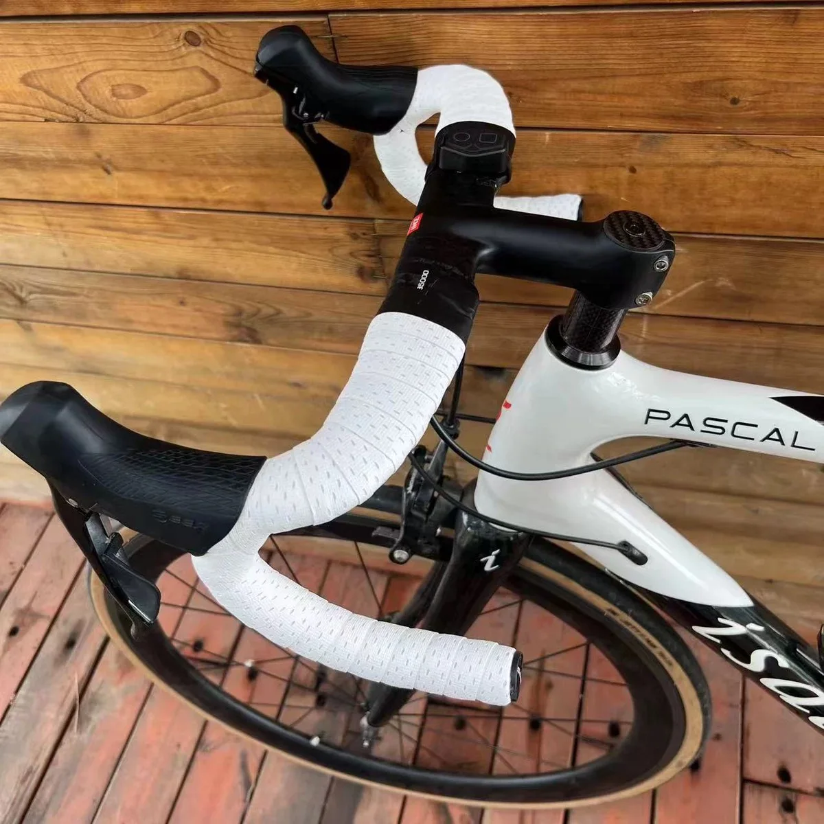 Road Bike Handlebar Tape Dirt-Resistant Non-Slip Shock Absorbing Bicycle Belt Ultralight RC material Handlebar Strap