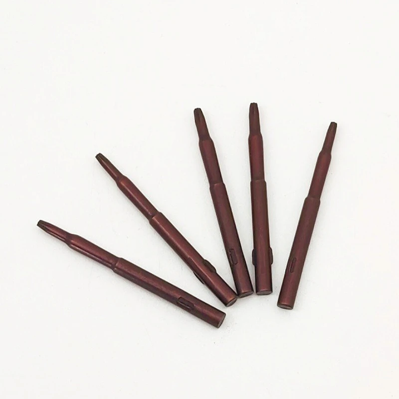 تتضمن لقم فولاذية بديلة لمفك البراغي متعدد المقاسات أنواع فيليبس/توركس/السداسية