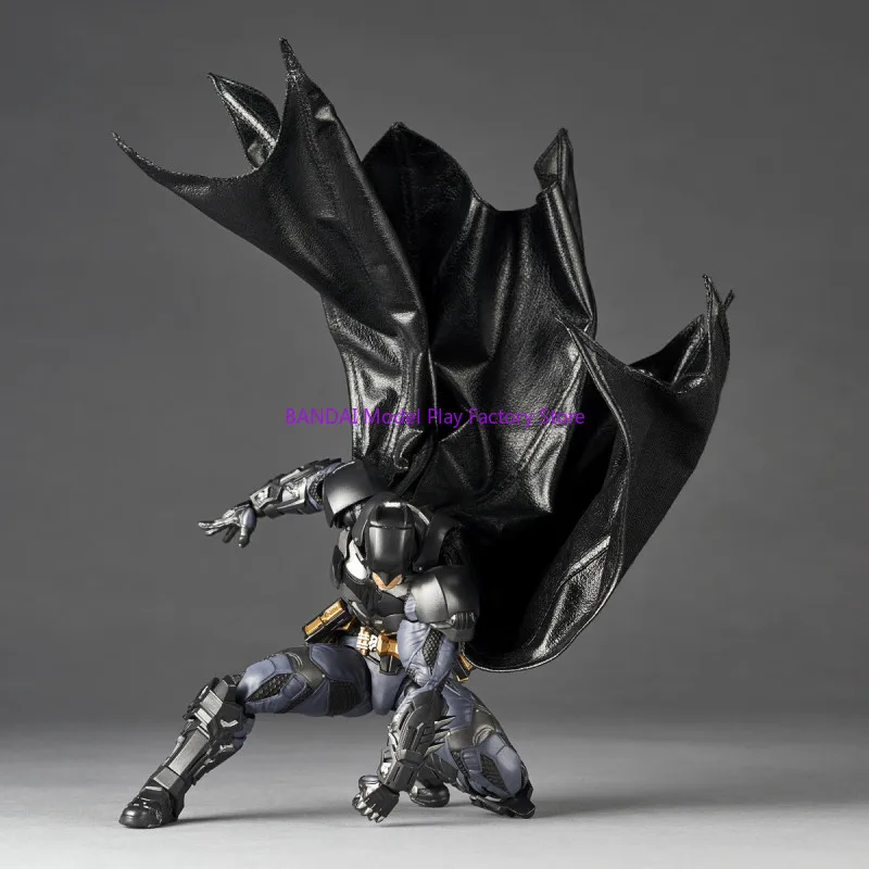Figura de acción coleccionable de anime Original Kaiyodo Batman Arkham Knight Amazing Yamaguchi Revoltech NR038 Batman en stock
