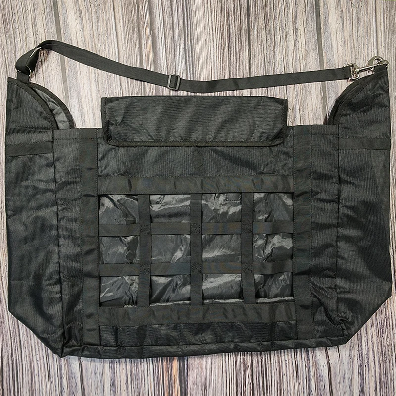 2025 Instock أكياس قش الحصان في الهواء الطلق تخزين محمول متين للعشب الجاف معلقة مسامية تصميم حقيبة تخزين العشب الجاف #3