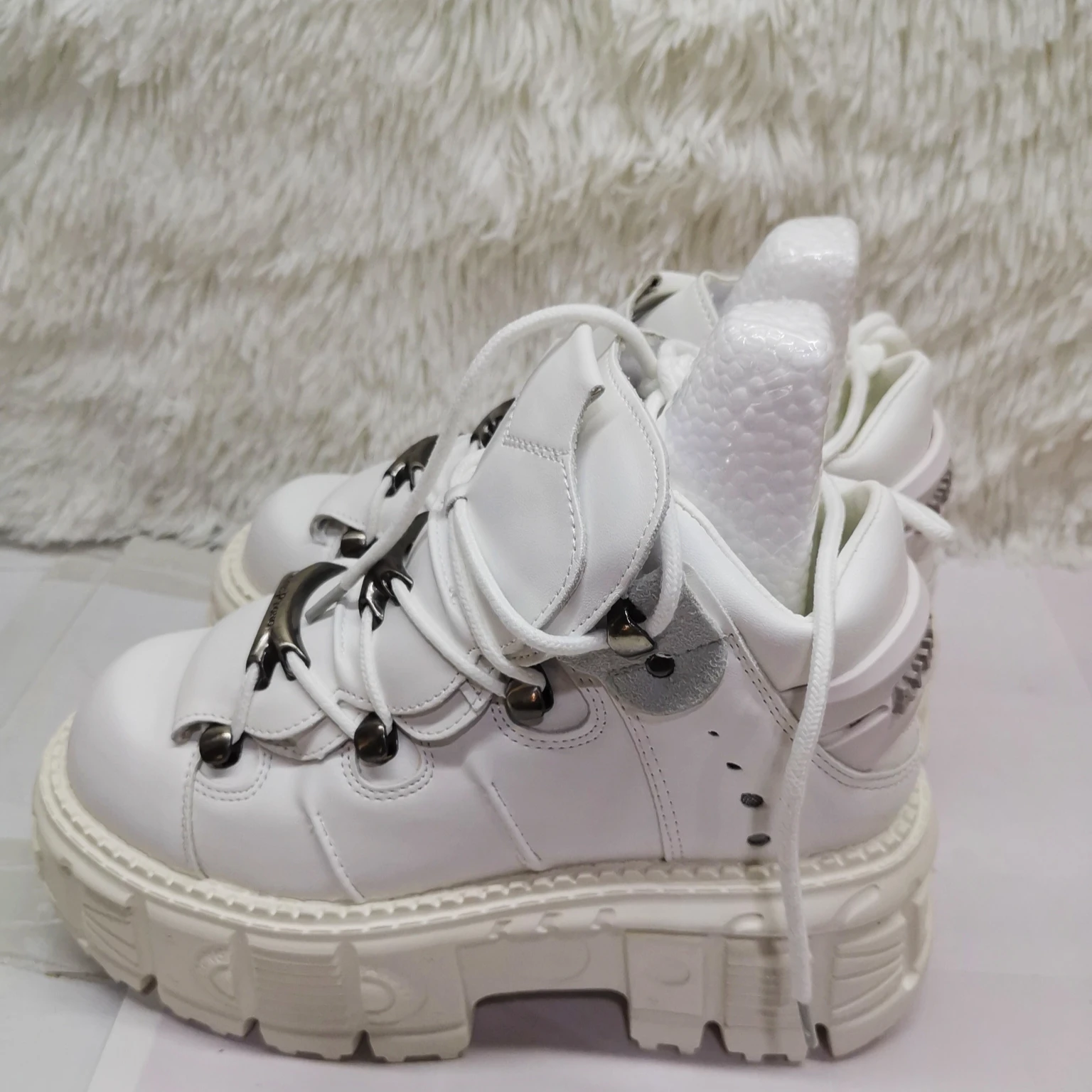 Metal Rivet Street Style Rock Boots Round Toe Lace Up 2024 New Punk Tank Sole Casual Short Boots White Fashion Women Sport Pumps