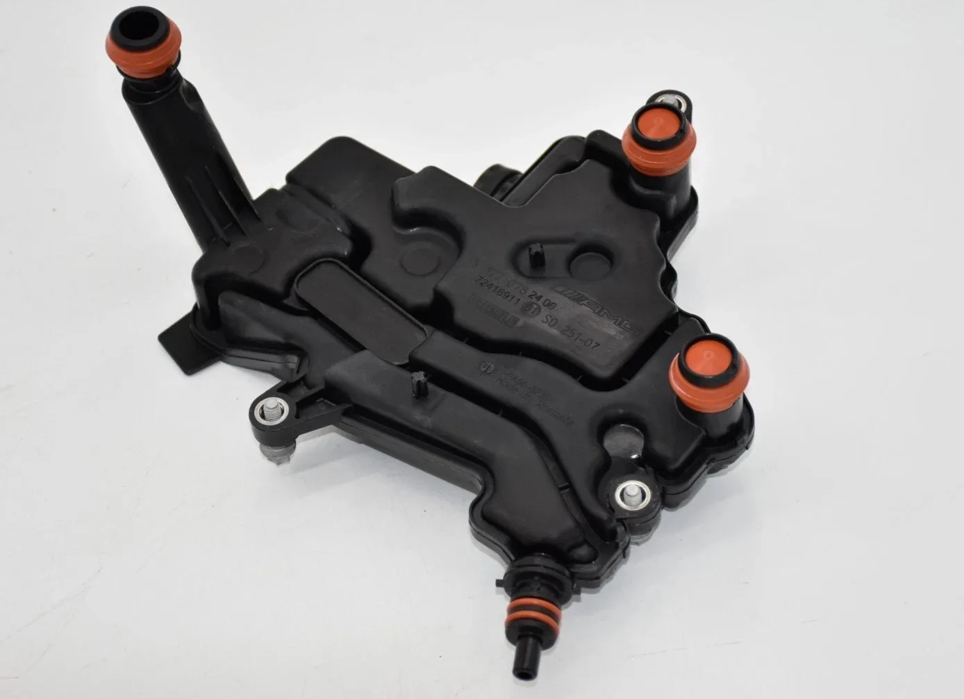 Left Engine Oil Separator Compatible with Mercedes Benz W176 W177 Mahle A1770782400 Aftermarket Replacement Spare Part