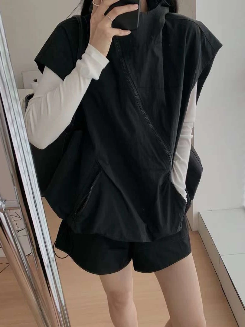 Damska letnia sensacja mody: mała, asymetryczna kamizelka z kapturem, zapinana na zamek, europejski styl, ochrona przeciwsłoneczna, odzież wierzchnia, top na ramiączkach.