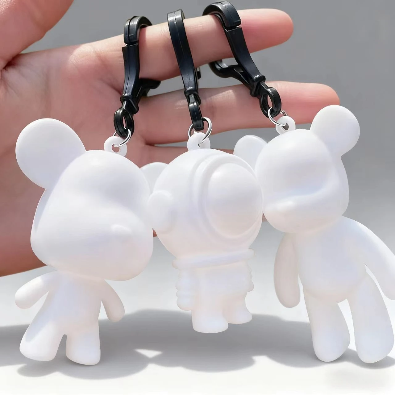 

DIY Fluid Painted Bear Handmade Set Gloomy Bear White Blank Mold Vinly Toys for Kid Medicom Toys One Piece Contains 20