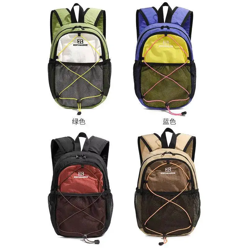 حقيبة ظهر صغيرة خفيفة الوزن للمشي لمسافات طويلة مع جيوب متعددة للرجال والنساء، حقيبة نهارية كاجوال منقوشة مقاومة للماء للبالغين أثناء المشي لمسافات طويلة في النهار