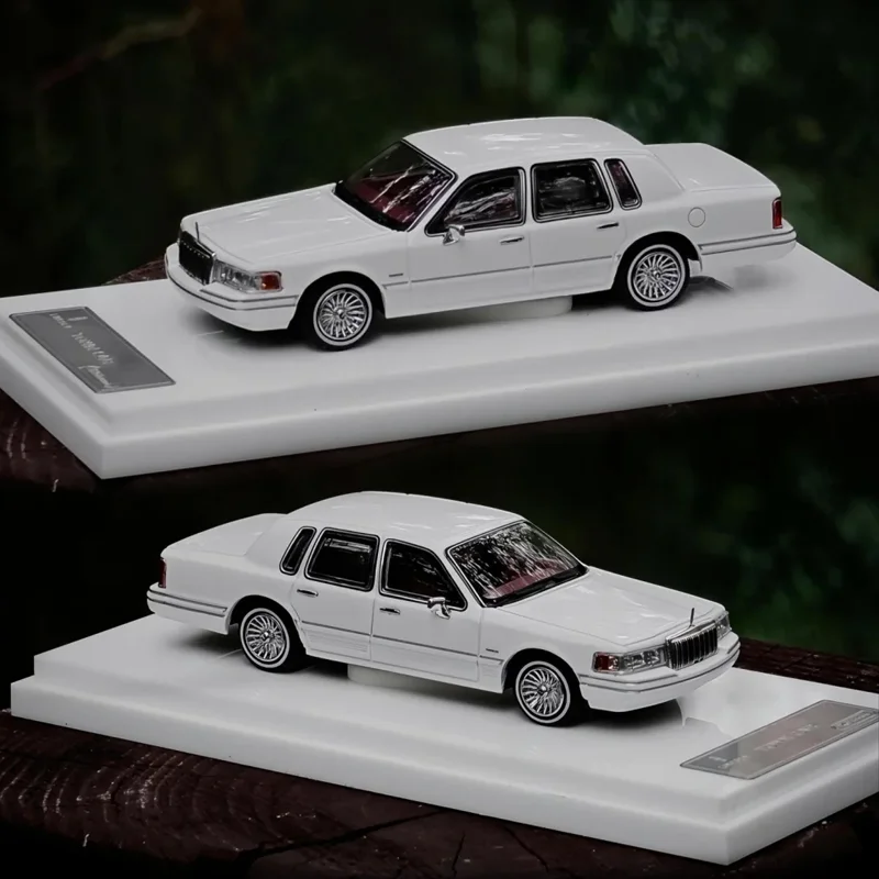 New Mk 1:64 Lincoln Town Car APA-XPO Hec Limited Edition