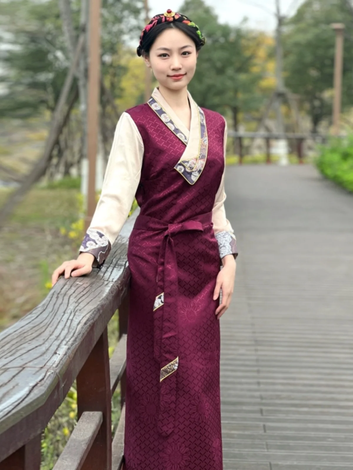 New Tibetan Clothing Women's Kangba Robe Color Matching Ethnic Style Guozhuo Skirt Lace