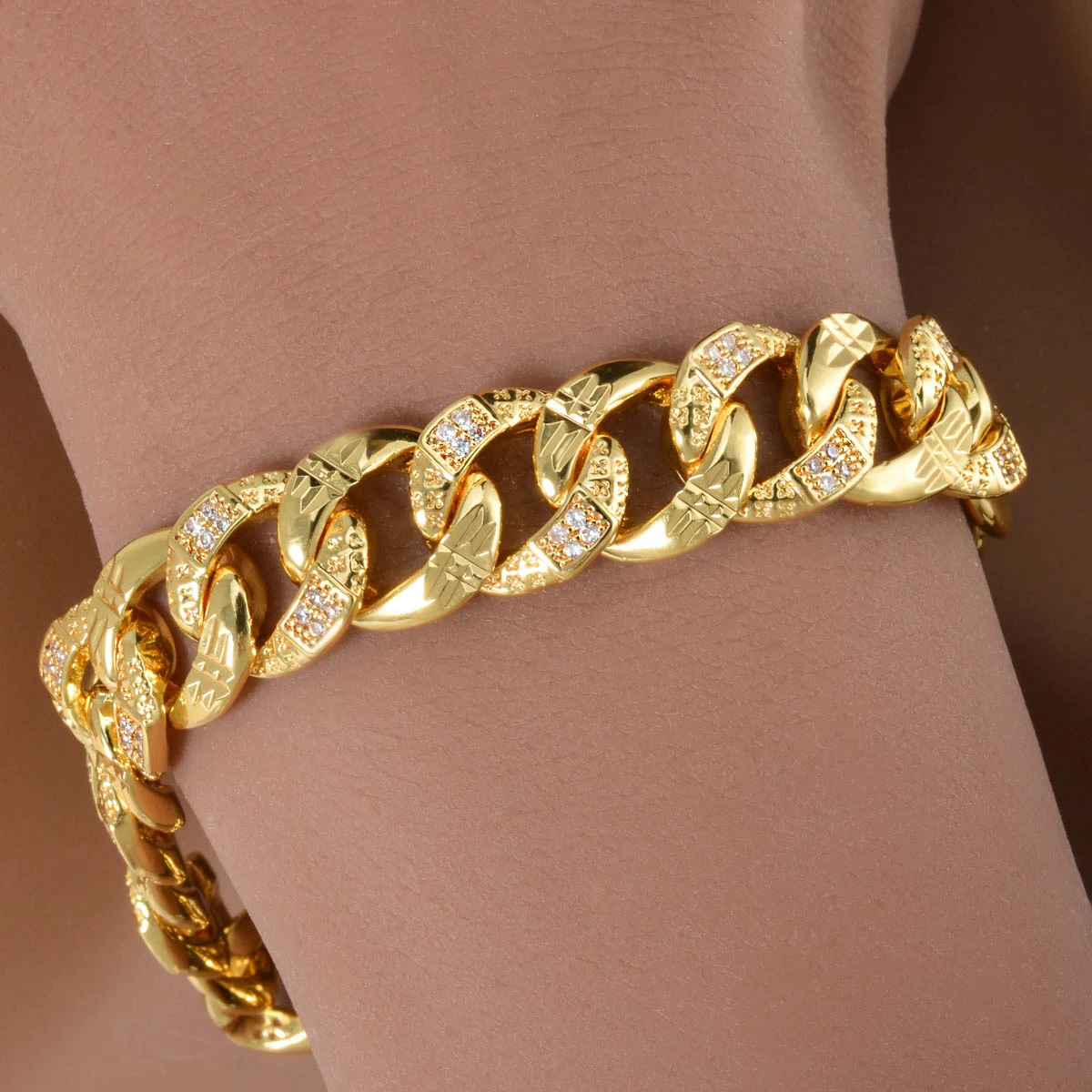 Men Iced Out Cuban Link Bracelet 18K Gold Plated Rhinestone Chain 13MM Bangle Hip Hop Punk Unisex Jewelry Gift Party Daily Wear