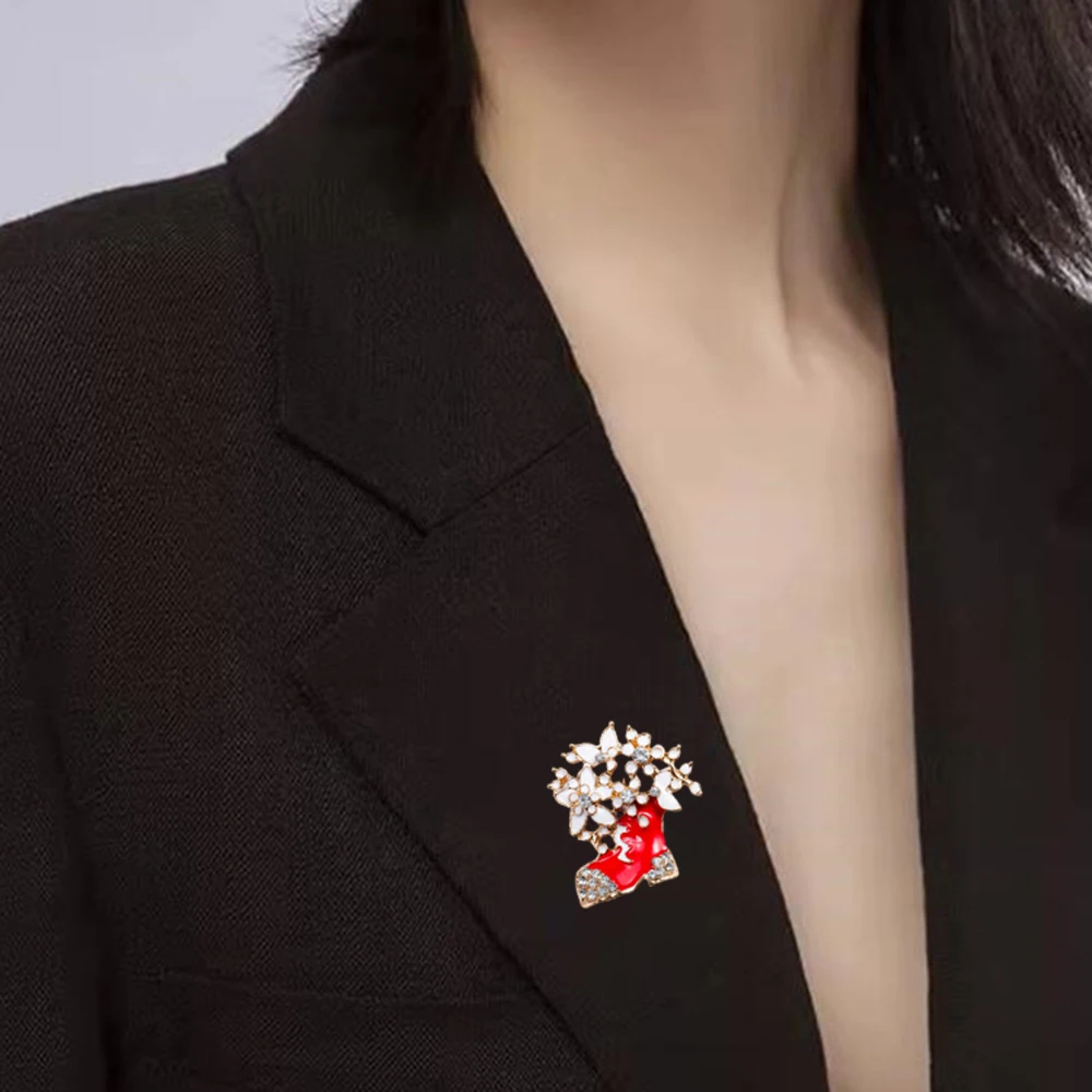

Christmas Dripping Oil Socks Flower CZ Cute Enamel Pins Fashion Luxury Zircon Metal Women's Brooch Jewelry Accessories Badges