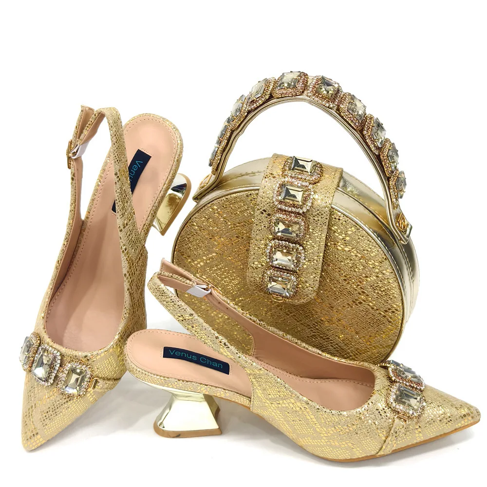 

Gold shoe and bag combination set, pointed women's strap heel sandals + box bag, crystal fastener.