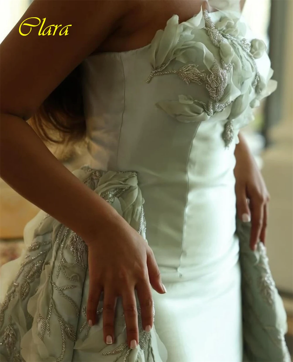 Op maat gemaakte prachtige strapless avondjurk en klassieke satijnen feestjurken en temperamentapplicaties Jurken voor speciale gelegenheden