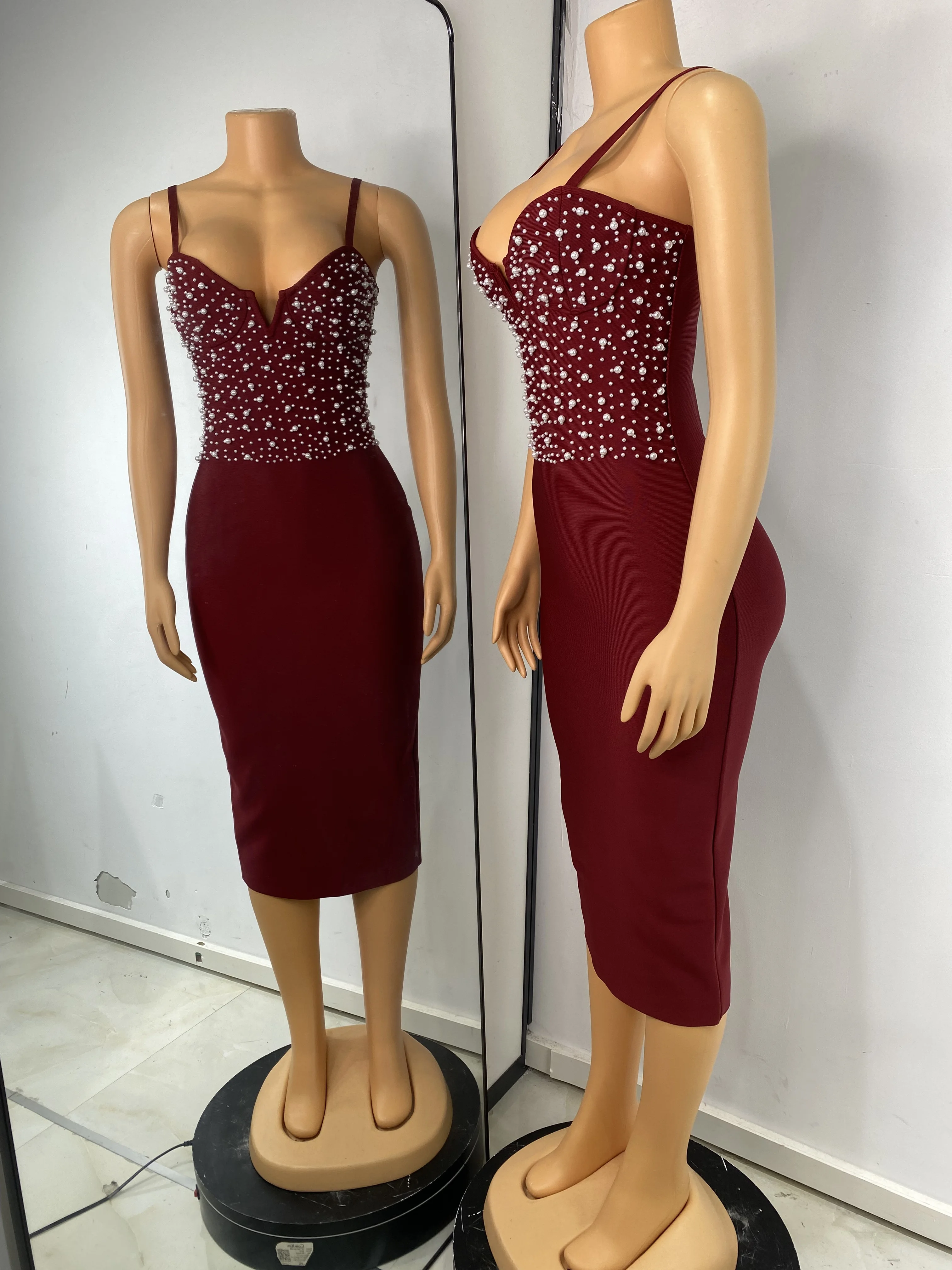 Sukienka bandażowa damska w kolorze burgundowym z perłami, elegancka, na ramiączkach spaghetti, dekolt w serek, midi, długa, w stylu high street, na wieczorne przyjęcie, sukienka biurowa (OL), dropshipping