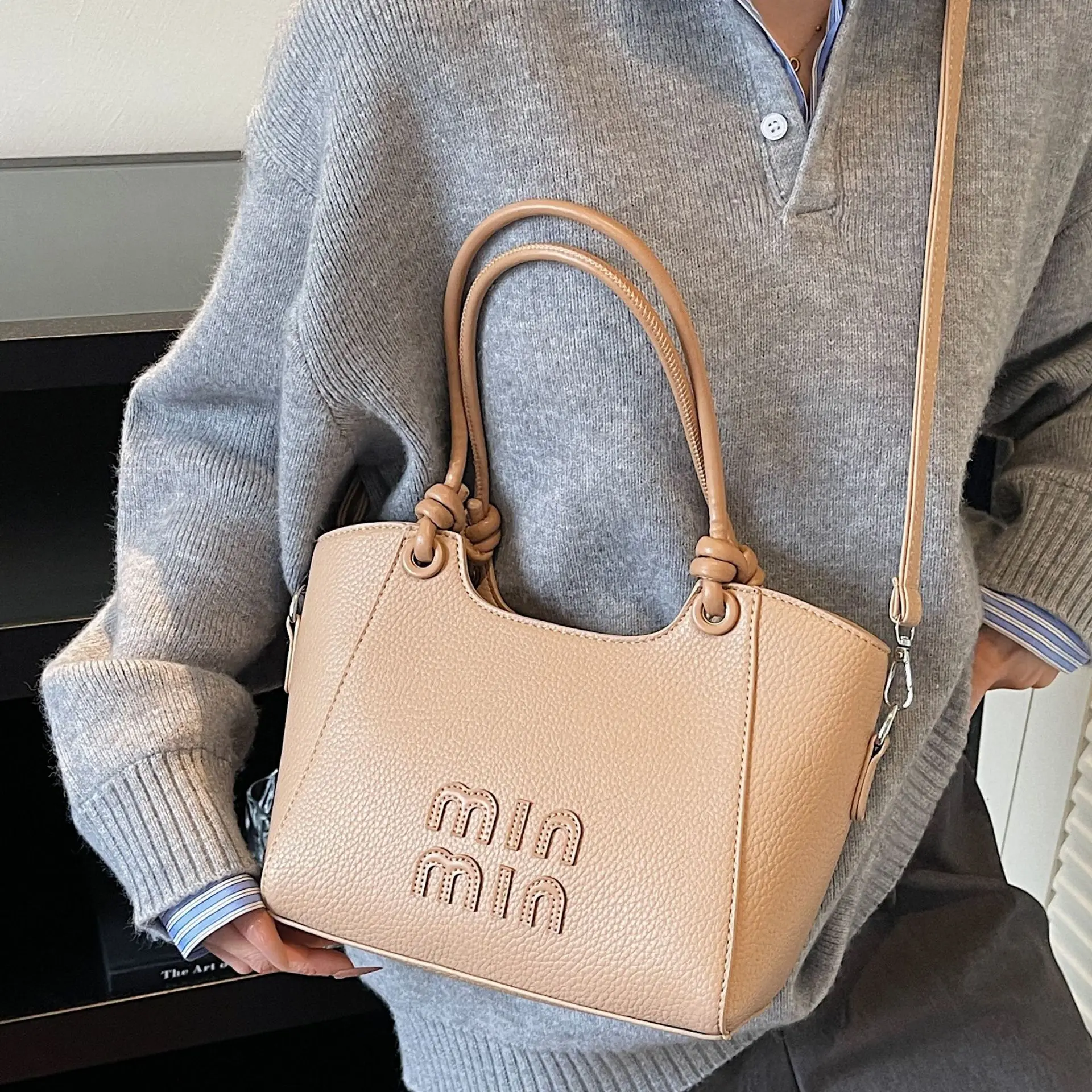 

​​2025 SS Spacious Top Handle Bag, Convertible Shoulder Crossbody Purse for Women, Chic Day to Night Tote, Minimalist Carryall​