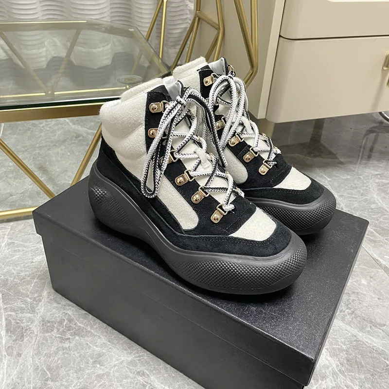 

Winter New Skiing Sports Lace Up Thick Soled Boots Made of Genuine Leather, High Top Suede, Color Blocked Sports & Leisure Shoes