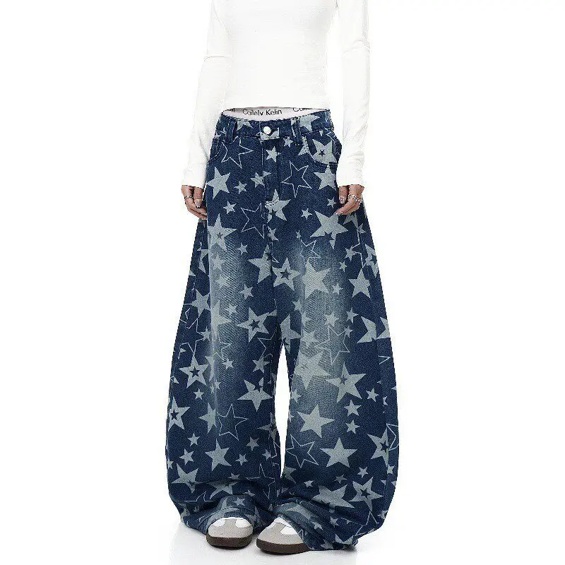 Calça Jeans Unissex Retrô Americana com Estampa de Estrelas, Lavada, Perna Larga, Solta, com Design Moderno, Detalhe de Corte...