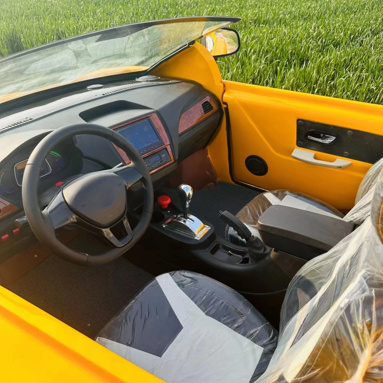 Landscape four-wheel electric vehicle adult, household new high-end transportation electric sports car